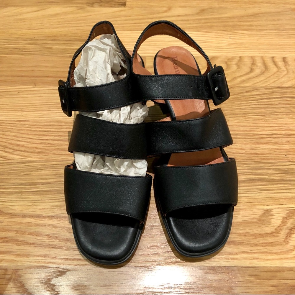 ❌❌❌SOLD ❌❌❌Beautiful sandals 7.5
